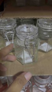 ฝาปิดสนิท ช่วยเก็บกลิ่นหอมไว้ได้นาน เหมาะสำหรับการเก็บอาหาร -ฝาปิดสนิทกันอากาศเข้า ช่วยรักษากลิ่นและรสของอาหารได้นานขึ้น -ฝาปิดแบบสุญญากาศ ช่วยถนอมอาหารให้สดใหม่ - บรรจุ 100 ml