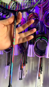 Raket Badminton Lining WINDSTORM 72: Desain Ergonomis & Berkualitas Tinggi