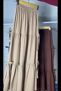 กระโปรงสามชั้นผ้าไหมอิตาลี เนื้อผ้านุ่ม พริ้ว ใส่สบาย เป็นรุ่นโบว์ข้าง เอวยางยืด ความยาว 38นิ้ว