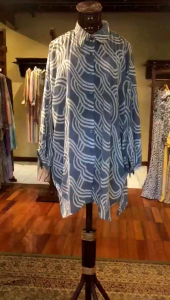 Hessa Tunik by Dian Pelangi LIMITED EDITION Blouse Baju Atasan Kemeja Blus Outfit Casual Formal Kerja Kantor Pesta Pernikahan Kondangan Wanita Hijaber Cantik Anggun Modis Modern Elegan Mewah Model Korea Terbaru Motif Batik Cap Hand Made Kekinian