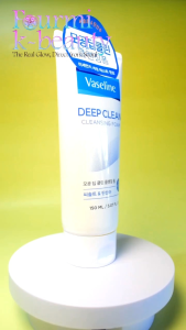 Vaseline Cleansing Foams (Vaseline Deep Clean Cleansing Foam Vaseline Moisture Cleansing Foam) Exp : Augst 10 2028
