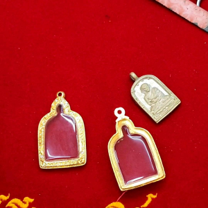 4 พิมพ์ใหญ่ - E-coat เคลือบ สวย-สวยที่น้อย สวยที่สวย เรื่องราว เทียบกับสีทน ตัวเรือนผลิตจากทองเหลือง หลวงพ่อไปล่จอบ