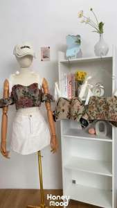 SweetHouse 🧸 เสื้อสายเดี่ยวสายริบบิ้น เนื้อผ้าทอลายดอกไม้สุดฮิต - ราคายอดนิยม รายละเอียดสินค้า