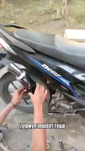 Knalpot Racing Samlong FullSystem Pangkon Bawah ARM DESANAN MANJA Kombinasi Chrome+Cat Powder Coatting Inlet 38 All Matic Beat/Mio/Vario/Nmax/Pcx/Aerox Bonus 1 Stiker+ 1 Breket