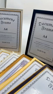 กรอบเกียรติบัตร กรอบรูปA4สีขาว สีทอง สีดำ [กรอบรูปอะคริลิค] ด้านหน้าเป็นแผ่นใส  มีหลายสีให้เลือก  กรอบรูปตกแต่งบ้าน  มีขาตั้งแนวนอนแนวตั้งได้แขวนได้