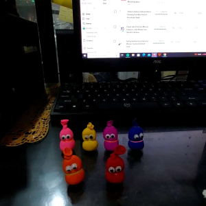 2 PCS MAINAN ANAK BALON TEPUNG UKURAN MINI DENGAN MATA / BALON POCONG/ MINI PENGHILANG STRES