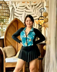 PLUS SIZE RASHGUARD WITH ZIPPER