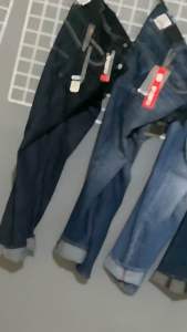 Celana Panjang Jeans Pria Model Reguler: Produk Lokal Terbaik