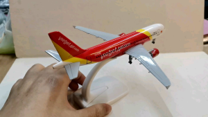 Vietjet Air A320 Diecast Airplane 20 cm/8 inches with Stand for Display Aviation Enthusiasts Collectibles