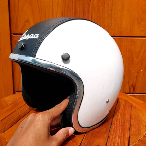 Helm Retro White Avatar Black