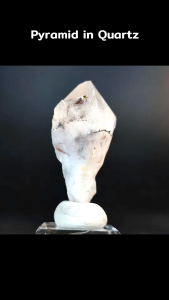พีระมิด ในควอตซ์🔹Pyramid in Quartz