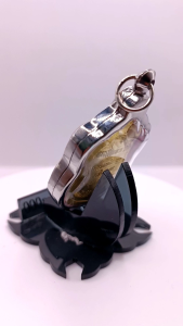 K469 หลวงปู่ทวด วัดช้างให้ หลวงพ่อทวด พิมพ์เสมา ปัตตานี ปี 2537 เนื้อโลหะ ชุบทอง ขนาด 3.0X5.0 ซม. เลี่ยม กรอบสแตนเลส แท้