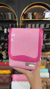 ถุงผ้า+พวงกุญแจ กระเป๋า Hobs สะพายข้าง Monogram 2025 โฟนแบล็ค