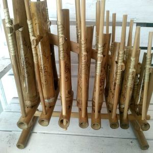 Angklung Bambu 1 Set 8 Nada: Alat Musik Tradisional Untuk Anak SD & SMP