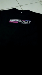 T-SHIRT KAOS DEKENGAN PUSAT: Pakaian Casual & Desain Unik