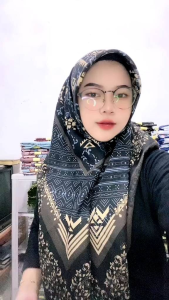 HIJAB SEGI EMPAT MOTI WARNA HITAM BEST SELLER TERBARU MATT VOAL PREMIUM SIZE 110X110 - KERUDUNG BY AURORA HIJAB