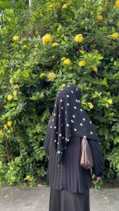 ฮิญาบสามเหลี่ยมพิมพ์ลาย (ผ้าชีฟอง)