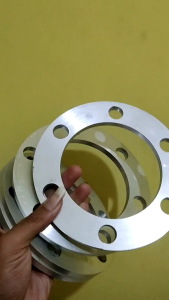 Spacer Velg Mobil 1 Set (4 pcs) Lubang 6 Tebal 8 mm & 5 mm Untuk Fortuner Pajero Sport