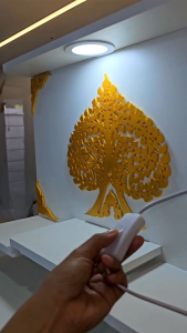 หิ้งพระ9นิ้วมีไฟ+ติดมุมฉลุ4มุม (สีขาว)  ฟรีต้นโพธิ์โอมรวย