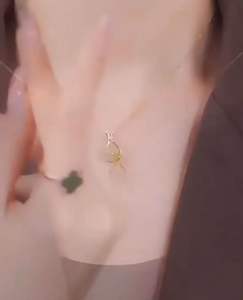 Kalung Titanium Wanita Liontin Batu Giok Hijau