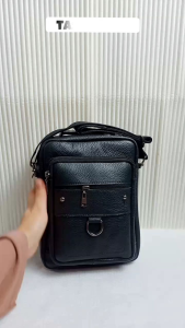 tas selempang pria Ring D/kulit sapi/hitam