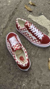 สวัสดีค่ะลูกค้าวันนี้ทางร้านมีสินค้ามือสองมาแนะนำค่ะรุ่นนี้เป็นรุ่นขายดีค่ะลูกค้ารองเท้าพรีเมี่ยมไม่มีใบรับประกันแต่คุณภาพดี 99% ค่ะ