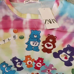 เสื้อยืดแขนสั้น