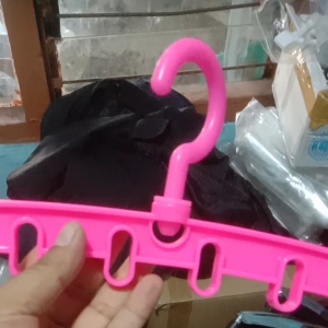 gantungan hanger lobang 8 pink dan merah(1pcs)