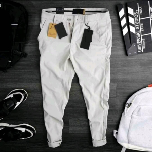 CELANA PANJANG PRIA CHINO MODEL SLIM WARNA CREAM/HITAM