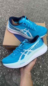 รองเท้าผ้าใบ ใส่วิ่งกีฬาเล่นกีฬา รองเท้างานกล่อง งานดีมาก รองเท้าใช้นิ่มดี มีเบอร์ 40 ถึง 45 ผู้ชาย