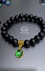 ข้อมือลูประคำแร่เหล็กน้ำพี้แท้ รุ่น "ปรายภัย เสริมลาภ" ประดับจี้ไหลน้ำพี้ เรียกทรัพย์ ป้องกันคุณไสย