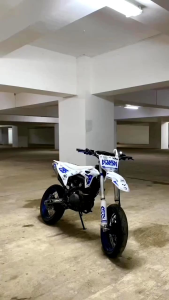 Stiker Motor HUSQVARNA Terkeren & Terbaru Bahan Berkualitas