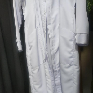 Setelan Tunik Putih Kerah Sanghai Variasi Benang Timbul