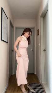 MIST OF RAIN รายได้รวมพินดอกไม้ 3 สี เดรสผ้าเฉลี่ย ชุดออกงาน ชุดเพื่อนเจ้าสาว