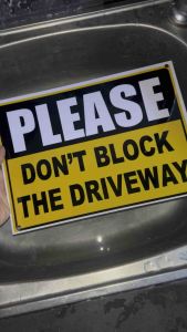No Parking Sign Bawal Pumarada DONT BLOCK THE DRIVEWAY SIGN LAMINATED type plastic Laminated 250gsm BIG SIZE A4 PVC TYPE AVAILABLE SIGNAGE