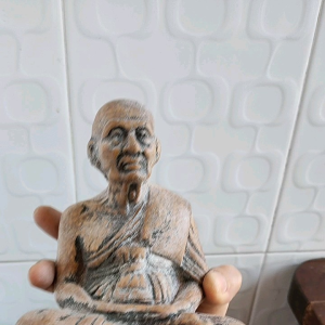 หลวงปู่ทวดเหยียบทะเลน้ำจืดหน้าตัก 5 นิ้วเขย่าแล้วมีเสียงกิ่งเนื้อผงแตกลายงา