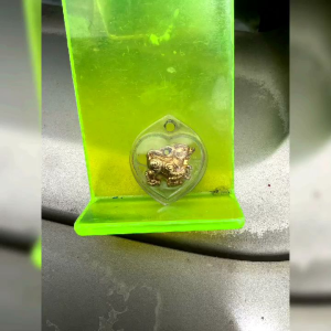 สิงห์ราชสีห์ หลวงพ่อกวย วัดโฆสิตาราม (วัดบ้านแค) ชัยนาท เนื้อตะกั่ว กะไหล่ทอง ปี 2521  สวยเดิม #4388