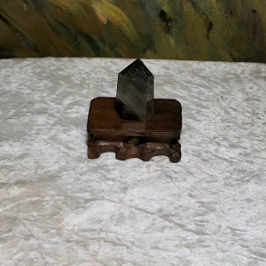 42mm Polished Green Phantom Quartz point with multiple layers of "mountains" inclusion [Natural Crystal] 42毫米绿幽灵千层山水晶柱