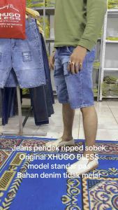 JEANS PENDEK PRIA PREMIUM//JEANS PENDEK RIPPED SOBEK TERBARU//CELANA PENDEK DISTRO//JEANS PENDEK RIPPED SOBEK HUGO BLESS DENIM//JEANS PENDEK GAUL DAN KEREN KEKINIAN