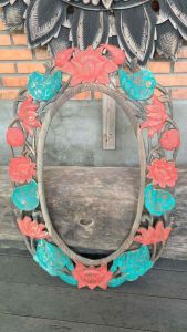 กระจกติดผนัง กระจกกรอบไม้ ลายดอกไม้ ทำสี retro ไม้แกะสลัก กรอบกระจก กรอบกระจกเงา ไม้สักทอง กระจกเงาผนัง 60x92x1.5cm แผ่นไม้สัก แผ่นไม้ติดผนั