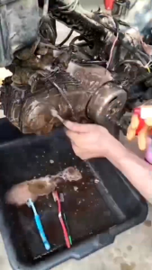 น้ำยาล้างห้องเครื่องล้างคราบน้ำมันคราบสกปรกไม่กัดสีรถไม่กัดซีลยางล้างคราบควันดำคราบน้ำมันในครัวเรือน