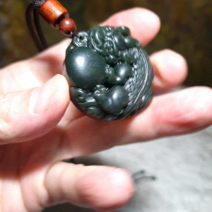 Premium deep green Nephrite Everything as Wished (Pi Xiu and Ball) Jade pendant/handheld (with certificate) [Natural Crystal] 和田玉塔青深绿有求必应(貔貅戏球)吊坠(带证书) Chinese amulet charm jewelry gifts
