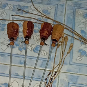 หลักไก่ต่อ หัว ไม้ หมุนได้รอบทิศ 1ชิ้น + เชือกยาว 1 ชิ้น