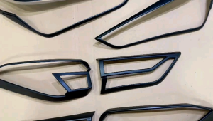 Paket Garnish Depan Belakang Yaris Cross 2023 2024 2025 Hitam Chrome Carbon .