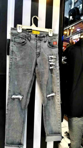 Celana Panjang Laki-Laki Model Sobek-Sobek Terbaru Dengan Kualitas Tinggi