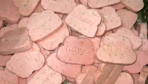 SABUN BEAUTHINC CRYSTAL GLUTA SOAP / SABUN PEMUTIH BADAN DAN WAJAH SABUN NIACINAMIDE DNA SALMON Crytal Gluta Soap beauthinc new crystal gluta soap