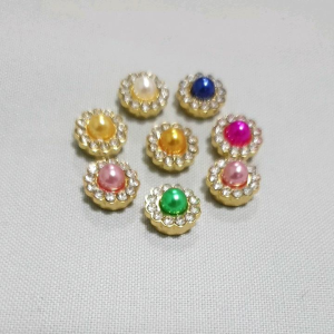 50 ชิ้น เพชรล้อมมูกกลาง ขนาด 10 มิล คลายสี ขาวรุ่น ไม่มีรูสำหรับร้อย ของตกแต่งงานฝีมือ