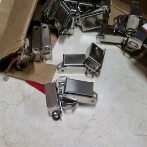 Nam châm hít cửa bằng inoxLực hút mạnh~10kgChất liệu inox sáng bóng chống hoen gỉ