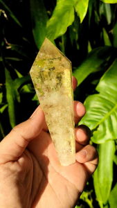☘️ เลม่อนควอตซ์ ทรงคฑา ( Lemon Quartz ) 🌿 เเท่งควอตซ์สีเหลืองอ่อน เนื้อใส วางประดับบ้านสวยๆ / 183g.