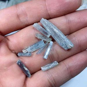 22050-CẢ LÔ TINH THỂ AQUAMARINE ( Thiên nhiên) không xừ lý size nhỏ